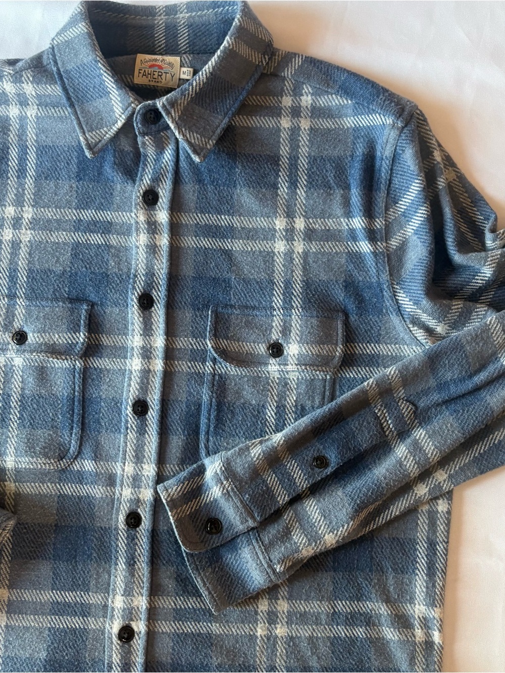 Faherty Legend Sweater Shirt Mens M Blue Gray Cream Plaid Button Up